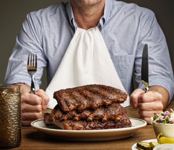 MensFitnessX's tweet photo. 9 weight-loss rules of dining out. Here’s how to order smartly—without making a big deal. http://t.co/DBNHQ6cavo http://t.co/vupTTrhCBq