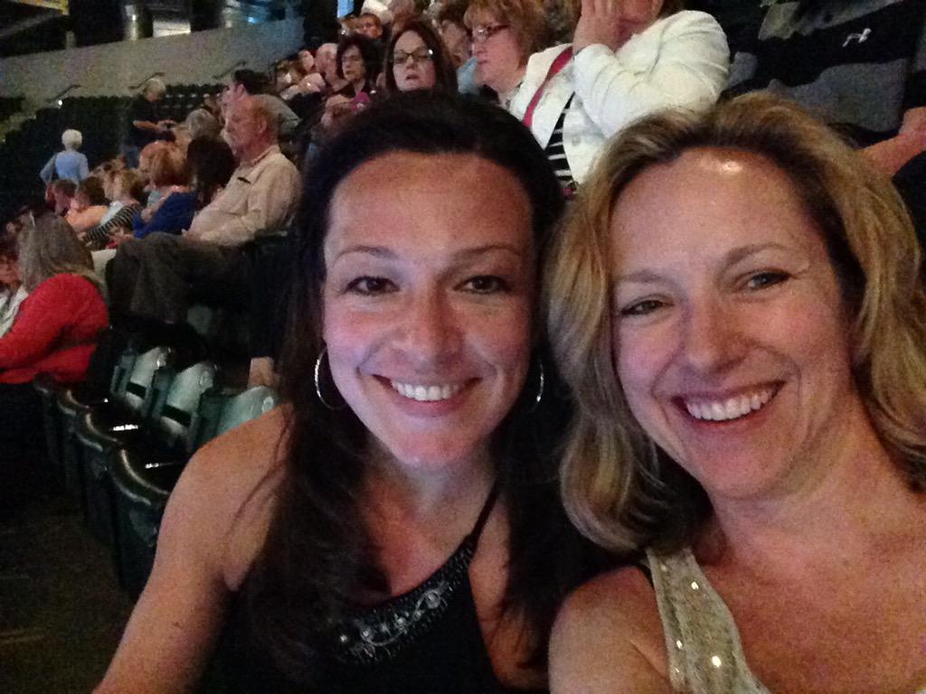 Neil Diamond Rocks! #tweetcaroline