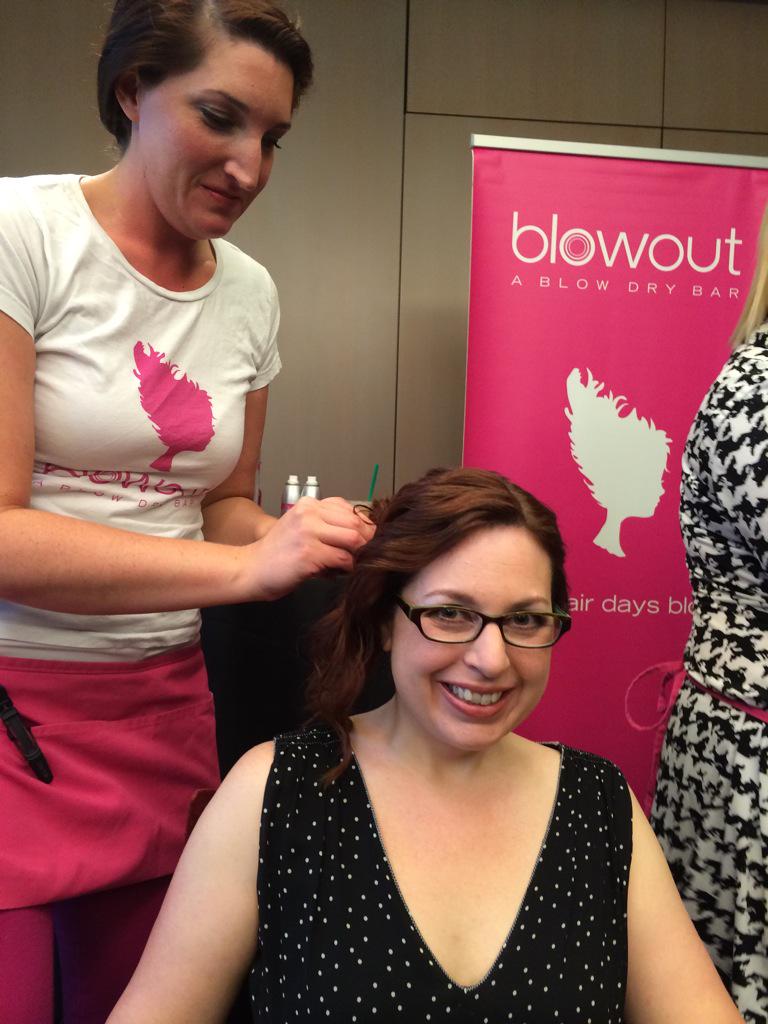 MissCommunicate's tweet image. "I volunteered at a clothing drive my company sponsored." .@thestandard .@DFSOregon #celebratesuccess  #beautybar