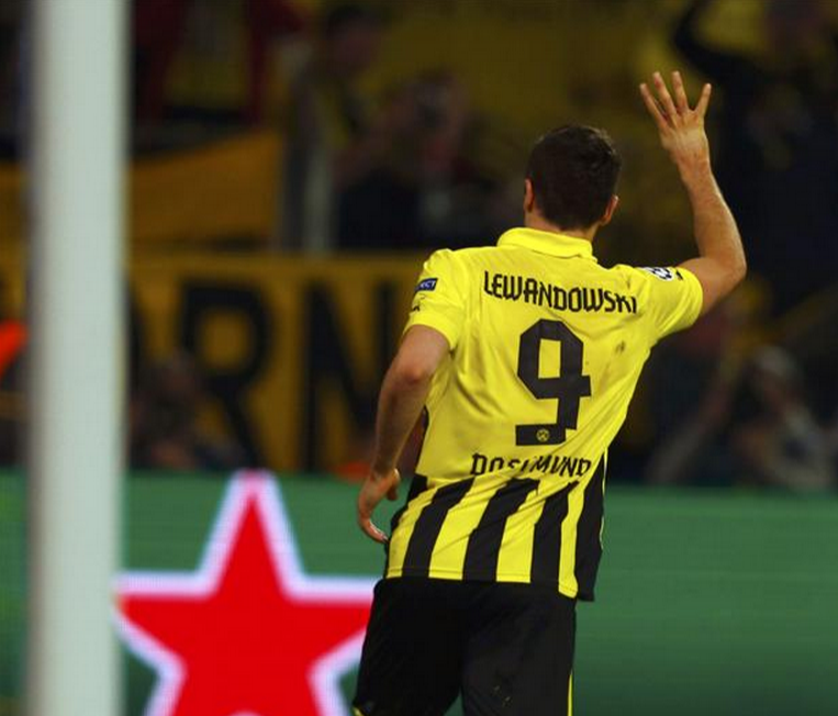 Squawka On This Day In 13 Robert Lewandowski Scored All Four Goals As Borussia Dortmund Thrashed Real Madrid 4 1 Bvb Http T Co F6g1xhfffx Twitter