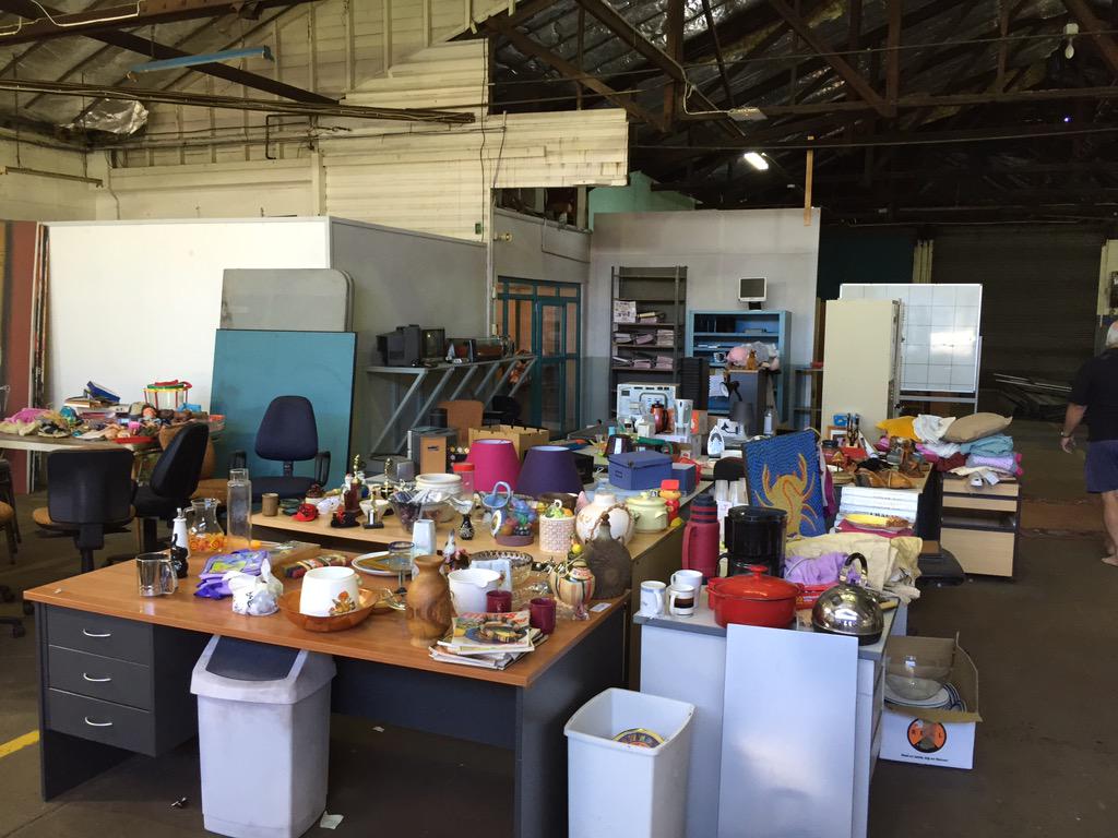 JennyRDowell's tweet photo. lots for sale at garage sale #GodsofWheatStreet in Hampton Lane #Lismore til 4pm http://t.co/hWk33nT74W