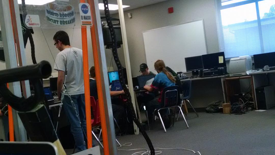 3189CBfrc's tweet photo. End of the year LAN party http://t.co/L92j4UusKb