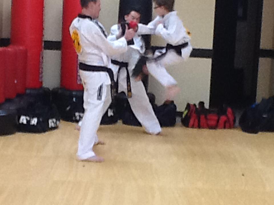 WilloughbyMAA's tweet photo. Always giving the students a challenge they can work towards! #boardbreaks #karate #taekwondo #kicks #WilloughbyMAA http://t.co/O2UCulgsDz