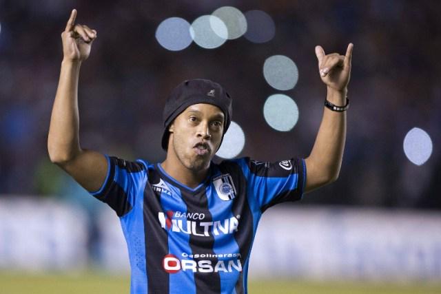elnuevodiario's tweet photo. ¿Ronaldinho se retira del fútbol? Esto dijo el jugador http://t.co/V1wO4vbqrN http://t.co/APgUEZOX0N
