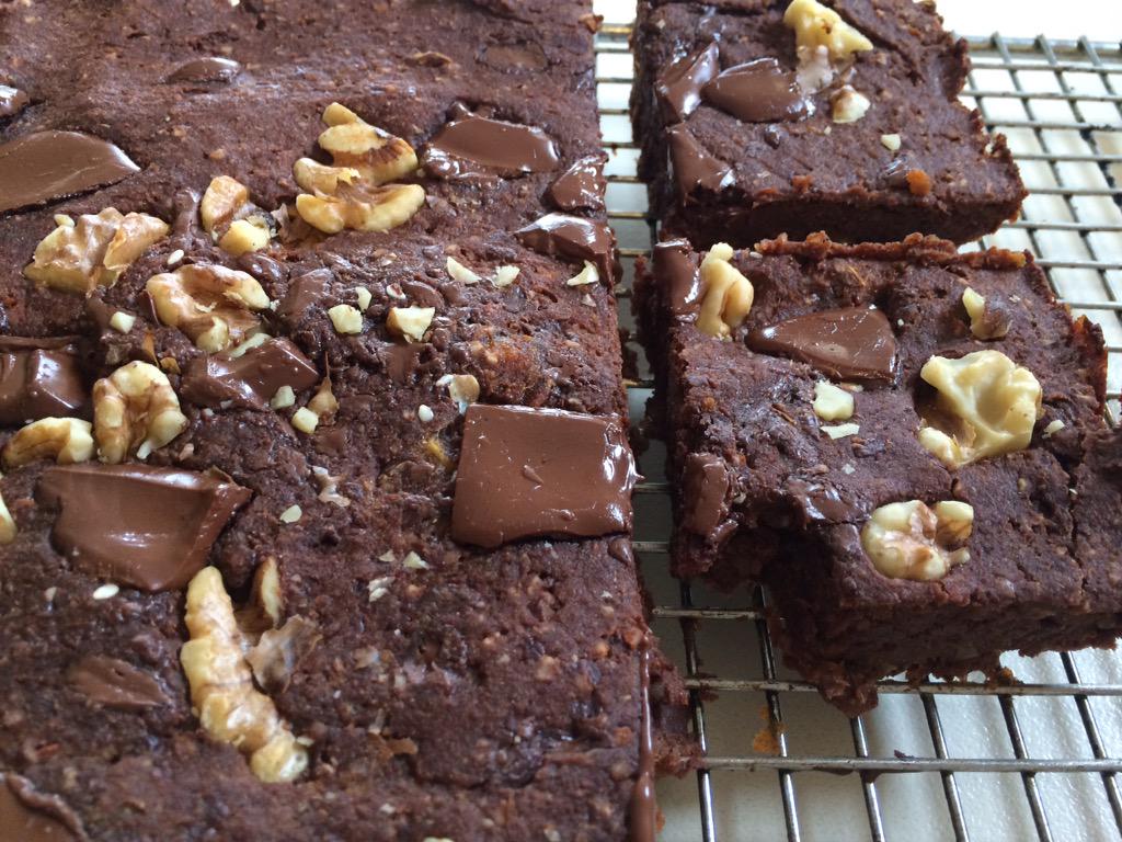 Sweet potato cacao brownies!! Topped with walnuts and some cheeky dark chocolate... Heaven #sweetpotatobrownies