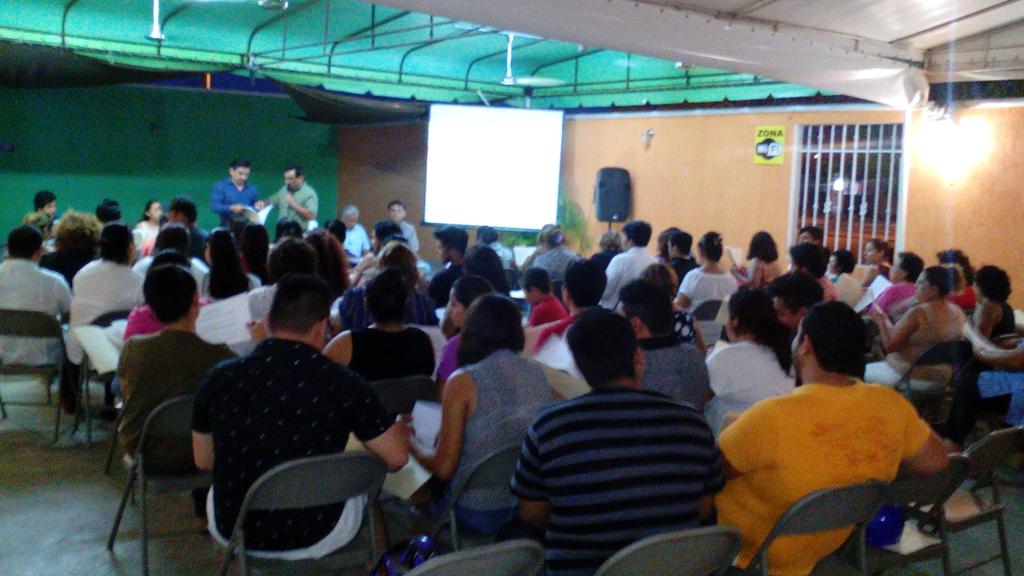 efrainaguilarg's tweet photo. Reunión con mi equipo de trabajo como coordinador de programas especiales de la campaña de @NerioTorresA http://t.co/OjM1J6rFbn