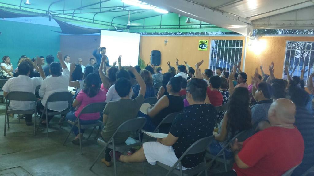 efrainaguilarg's tweet photo. Reunión con mi equipo de trabajo como coordinador de programas especiales de la campaña de @NerioTorresA http://t.co/OjM1J6rFbn