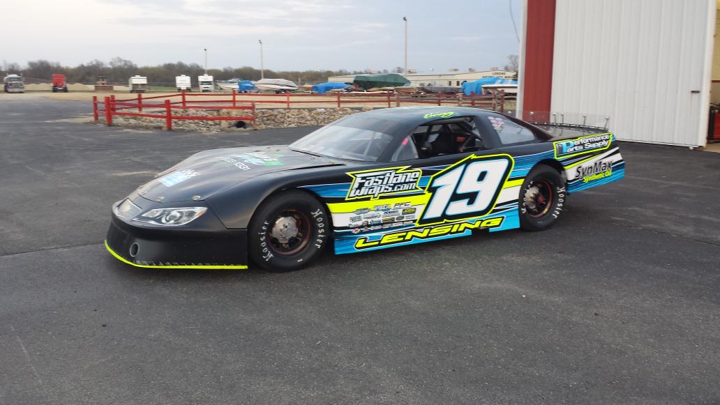 FastlaneWraps's tweet photo. “@danlensing: The Super late model is all ready for the #ICEBREAKER100 at @DellsRaceway . Thanks to @FastlaneWraps http://t.co/lKtBtbW0oz”