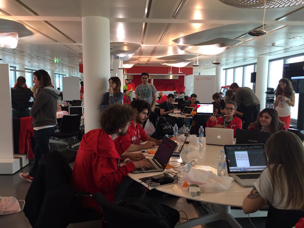 Kintaro71's tweet photo. Tante idee in preparazione e si progetta per innovare! #HackMyVodafone http://t.co/Y6GV5DELrx
