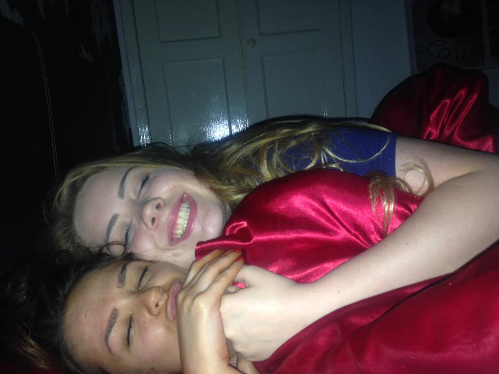 aimeebrownnn's tweet photo. These 2❤️ #colourdifference http://t.co/ECCIQ3wU0c