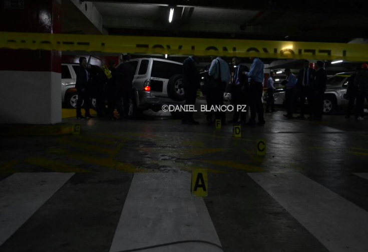 DolarToday's tweet image. ¡NOS ESTÁN MASACRANDO! Asesinan a hombre y dejan herida a su acompañante en sótano... -► bit.ly/1Io3j8H