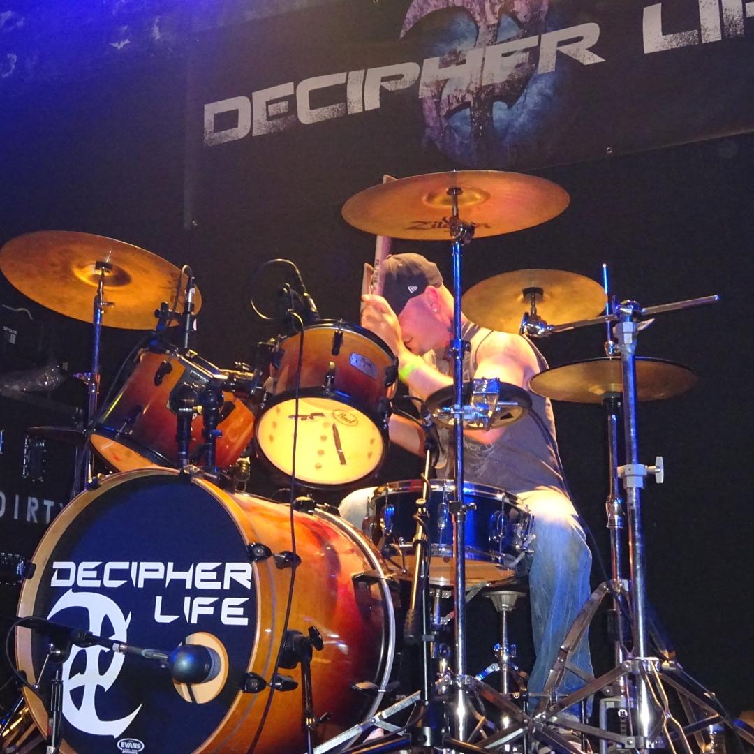 crowdsurfermag's tweet photo. At Tubbys with Decipher Life http://t.co/ElxABXNXpp
