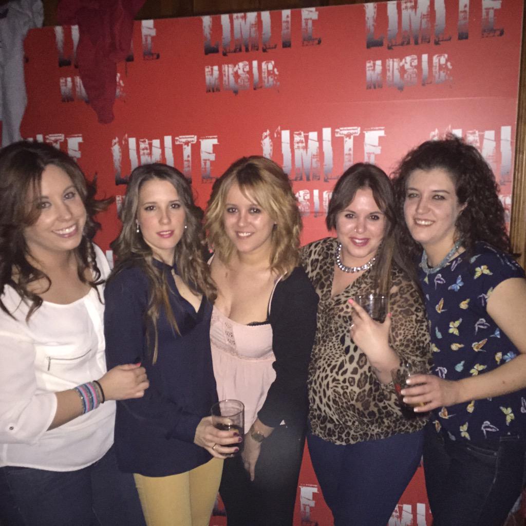 LorenasMay's tweet photo. En la seca con las princesas de barrio jaja @IreTord89 @Martiis_MG @BeitaTorde @mariapm22 http://t.co/LE23UEEoK0