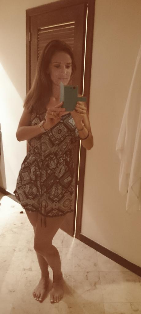 Nicki_Fernandes's tweet photo. #holidayselfie #almosthaveatan http://t.co/DC42DUJp3h