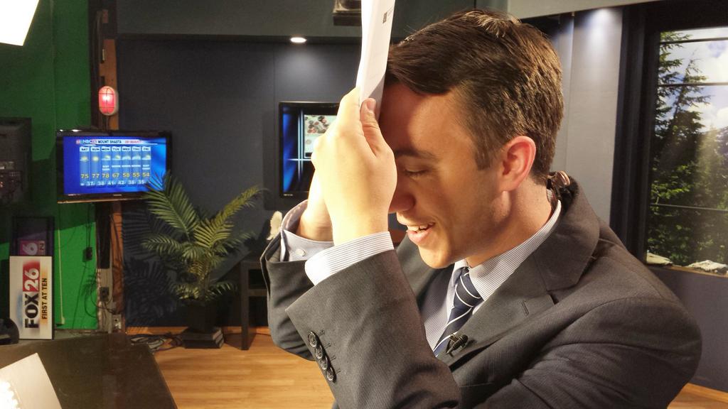 CPitawanichKGW's tweet photo. "My forehead's too shiny." - @KyleHD lol #BehindTheScenes #UsingWhatWeGot #KOBI5News http://t.co/EyE7vTPxWE
