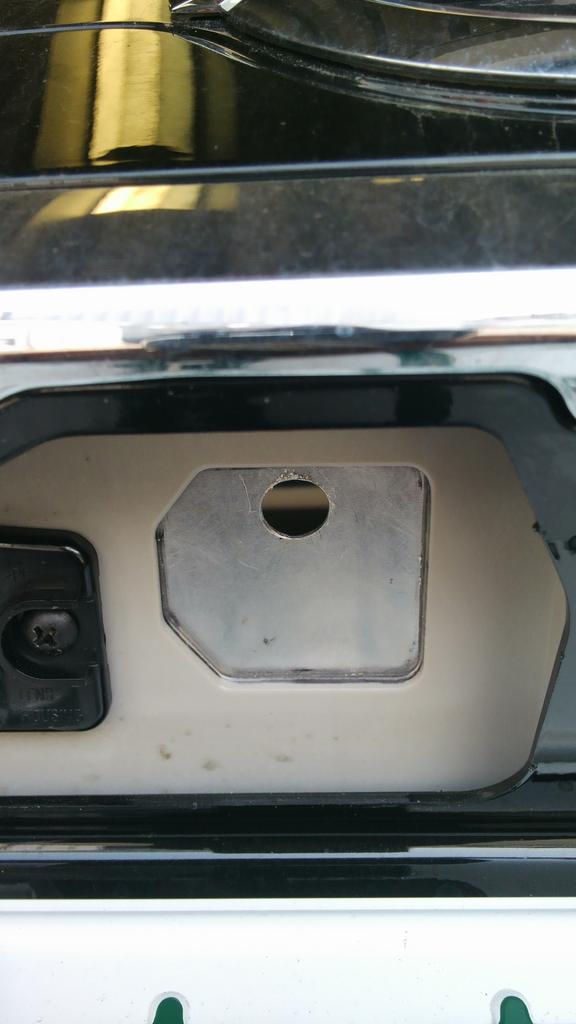 TirePlazaFREE's tweet photo. エクストレイルのリヤカメラを、取り付け(^o^) http://t.co/X6HQkW2pMi