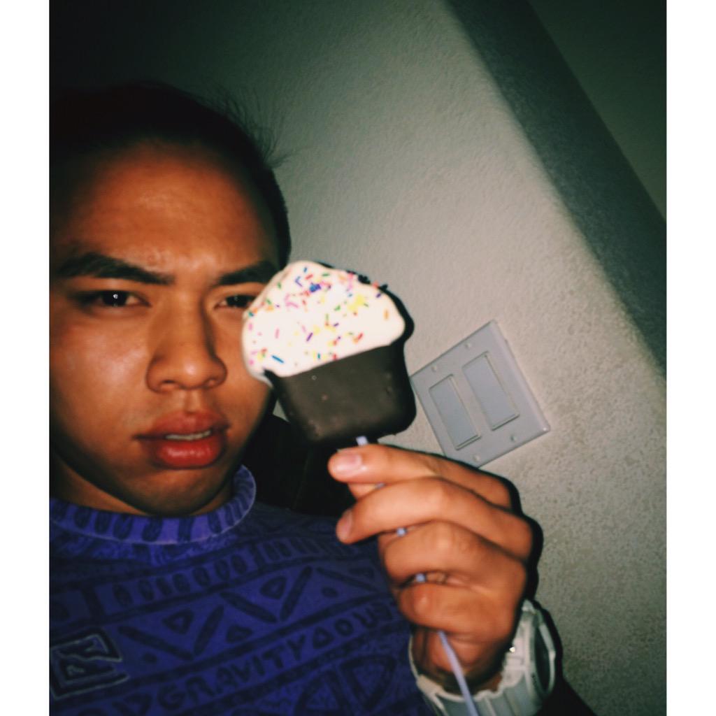 ThePaelmoTwins's tweet photo. Day 106: "We live in a prison nation." #humanrights #pineapple #chapstick #edibles #Paelmotwins2015 http://t.co/9473CfDGoy