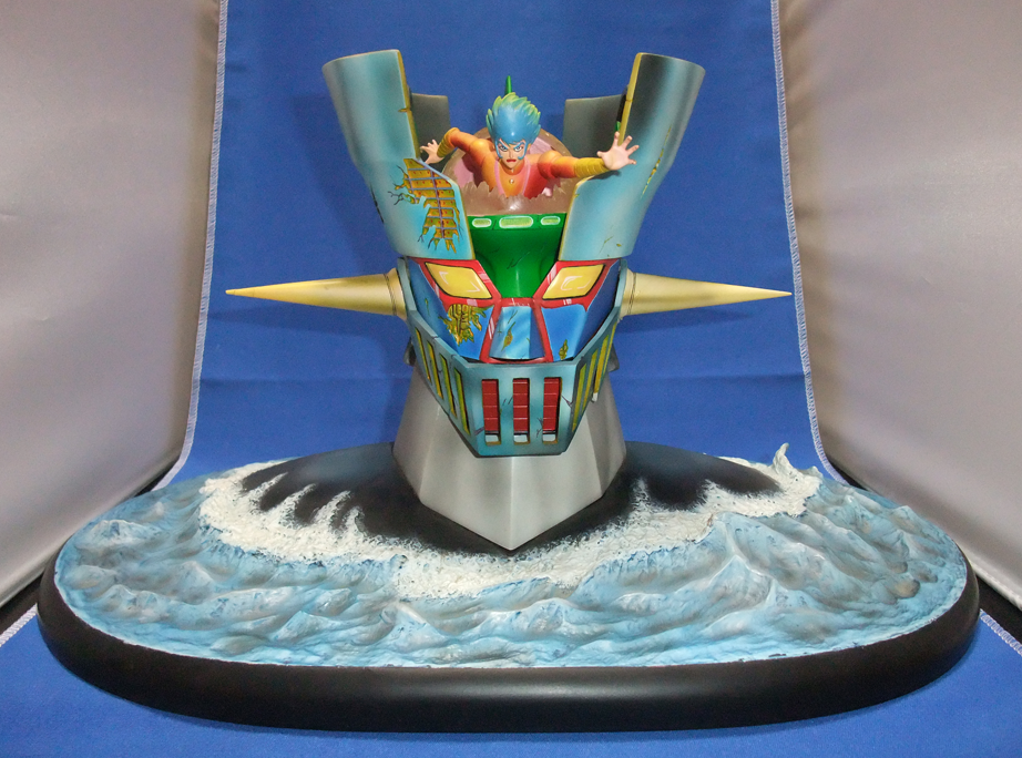 マジンガーZの胸像（ほとんど顔だけだが）メディコス製。15年前に買っ