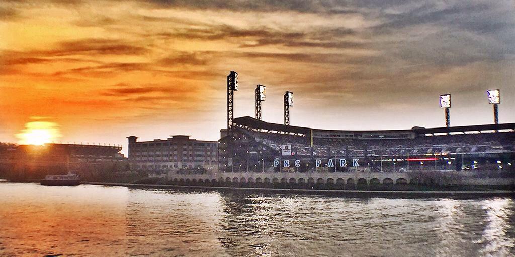 Pnc_Park's tweet photo. ⛅️☀️ http://t.co/qPTRcCLJWv