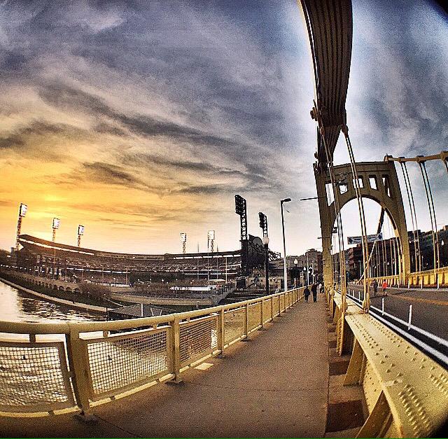 Pnc_Park's tweet photo. ⚾️💛 http://t.co/PTwcWWHmSK