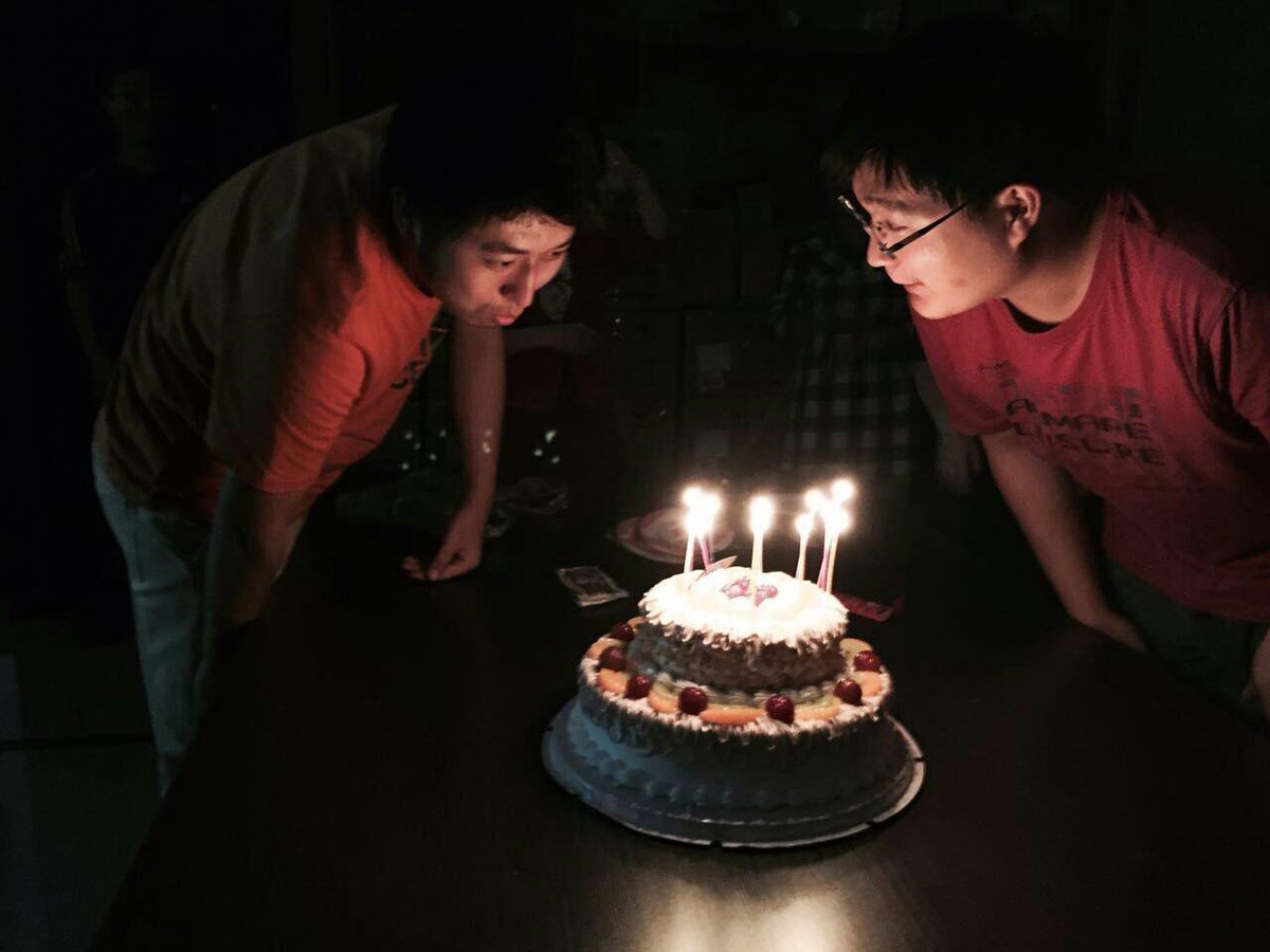coilmasternet's tweet photo. We got 2 workmates on birthday.
HaHa,,I like eating free cake
#vaping #vapelife #vapemail #vaporizer #retailwebsite http://t.co/dHdUGyHgXx