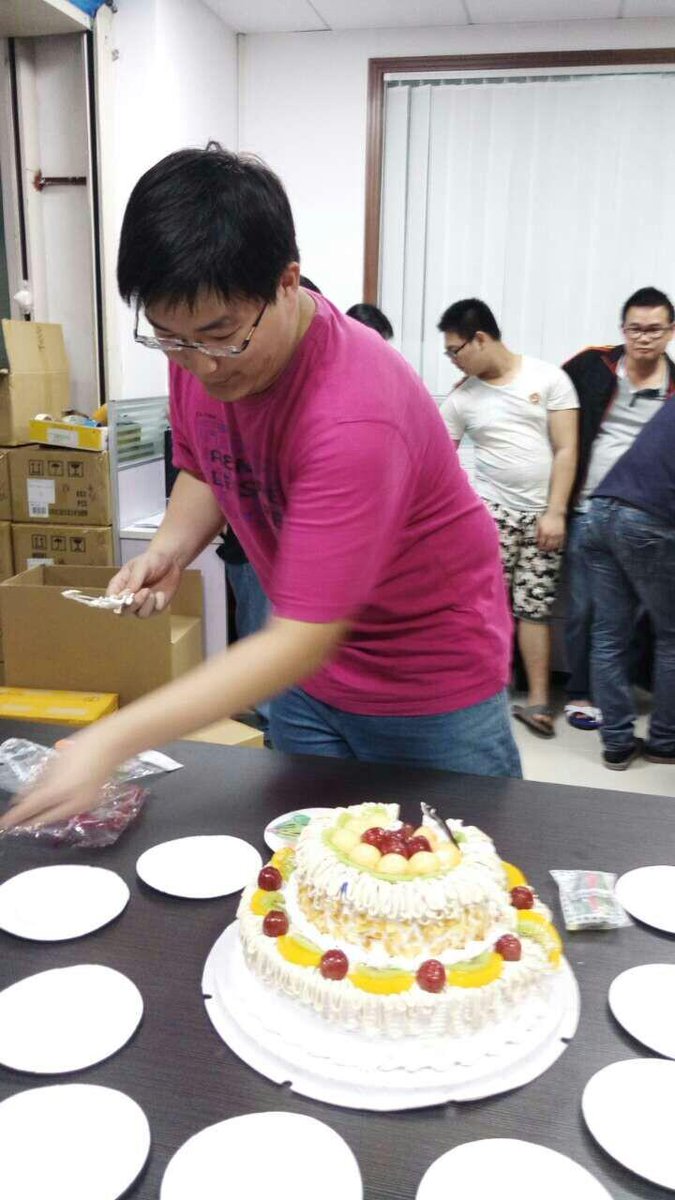 coilmasternet's tweet photo. We got 2 workmates on birthday.
HaHa,,I like eating free cake
#vaping #vapelife #vapemail #vaporizer #retailwebsite http://t.co/dHdUGyHgXx