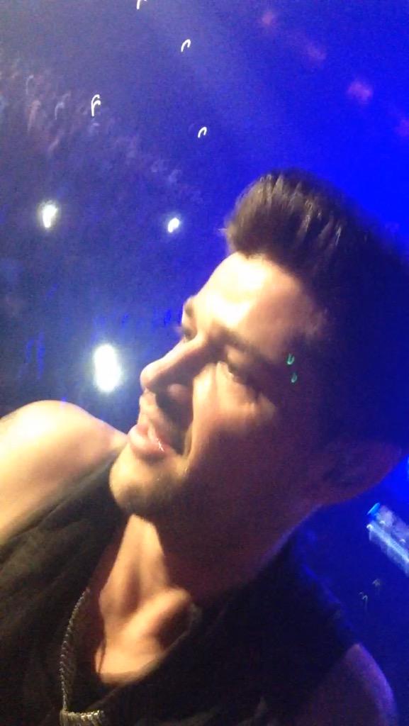 jennineselinaa's tweet photo. NAHAWAKAN DIN KITA ALL OVER DANNYππ
#TheScriptMNL2015 http://t.co/z31ftIyFBu
