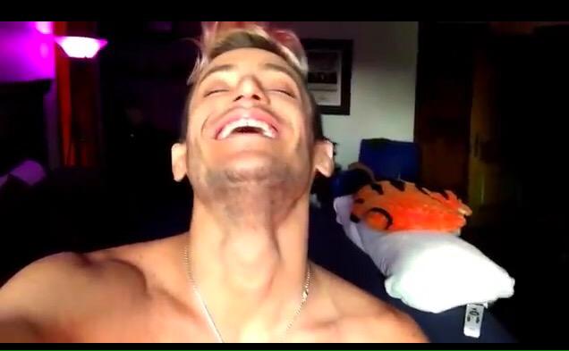 Susanfilm's tweet photo. @FrankieJGrande SYNCTACULAR, SYNCTACULAR 🎵🎤🎵🎤🎵🎤🎵✨ http://t.co/z3gEfsyI6d