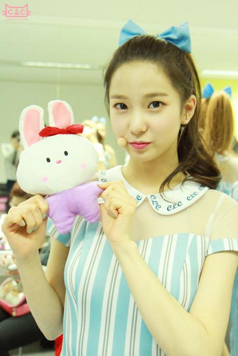 SornTHfanbase's tweet photo. [Official Fan Cafe] 2015.04.15 #CLC #YuJin @ MBC Music Show Champion #C_Diary http://t.co/KDV5TmJFr3