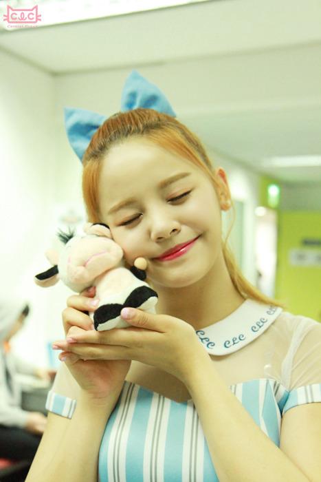 SornTHfanbase's tweet photo. [Official Fan Cafe] 2015.04.15 #CLC #Sorn @ MBC Music Show Champion #C_Diary http://t.co/auP7sPtvye