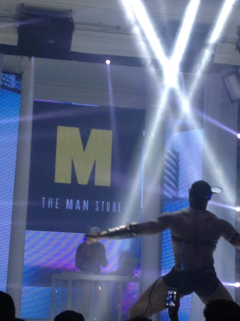 LaDiscaGT's tweet photo. #themanstore night http://t.co/0kw1hagyV5