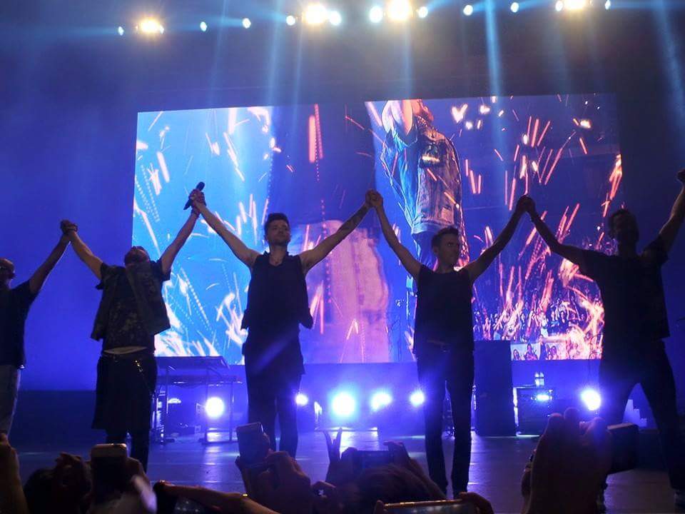 JhnmeeGgrxx's tweet photo. Final blow #TheScriptLiveinManila #TheScriptMNL2015 http://t.co/sVstsWgJcy