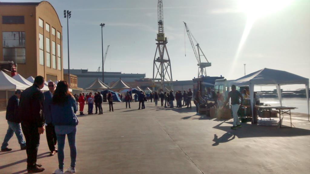 SarahI_Tyler's tweet image. The Palermo port. getting ready for over 100 #migrants due to land this morning. #RestartTheRescue #whyagain