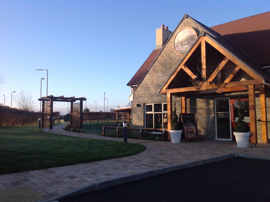 Good morning from The Queen of the Loch! #beautifulday #itstheweekend ☀️🎉☕️🍴