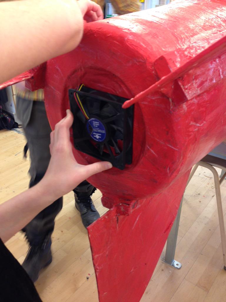 Vad ska det här bli? Det får ni se på torsdag :) #världsbokdagen #Skolbibliotek #motnyahöjder