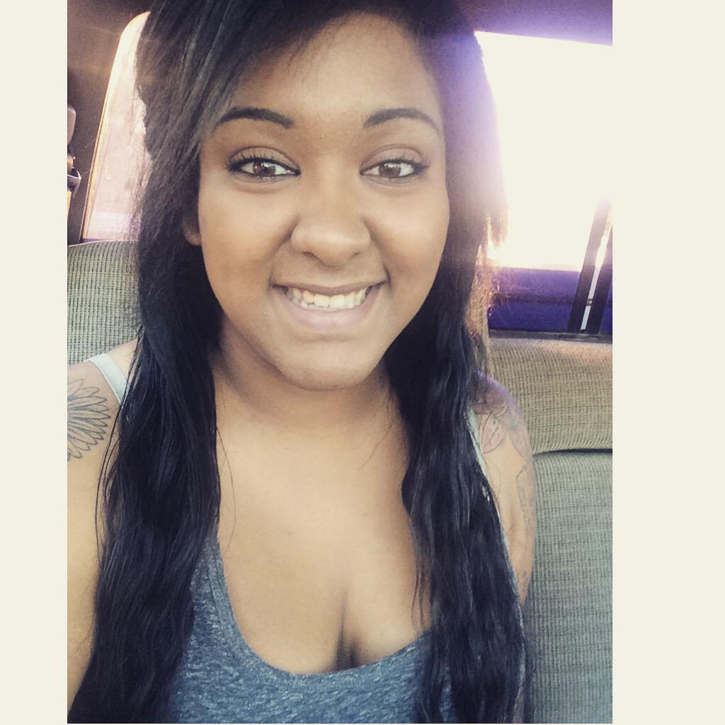 itsAshuhleeN's tweet photo. The rare selfie #eyebrowsnotonfleek #almostthough http://t.co/6HCobj1dj1
