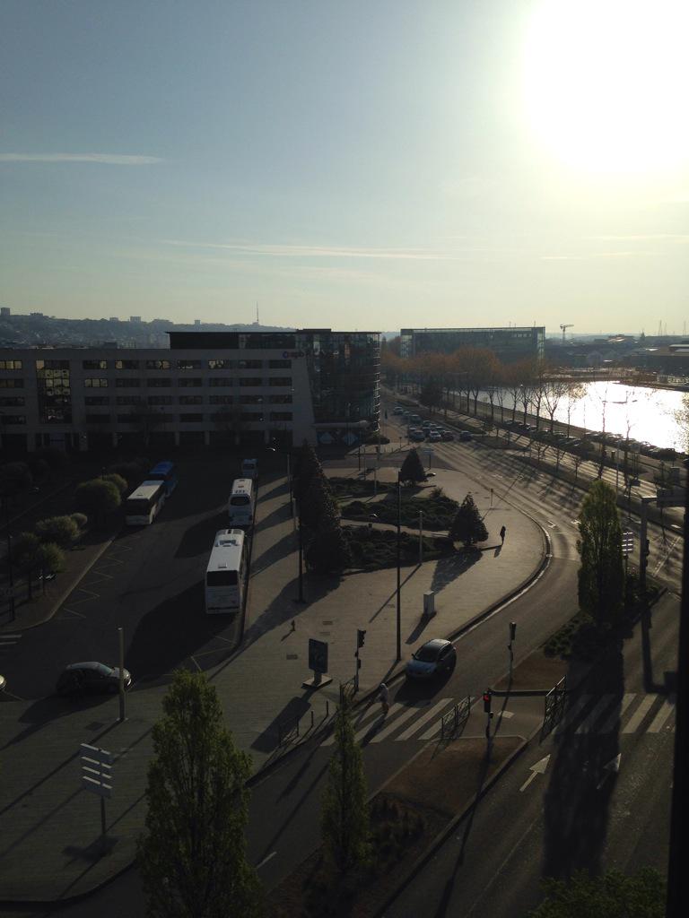 RRsynchro's tweet photo. Beautiful sunny morning in Le Havre and we skate 12th today. Good luck to everyone in the Mixed Age International 👯👯 http://t.co/wWJaF5rhFf