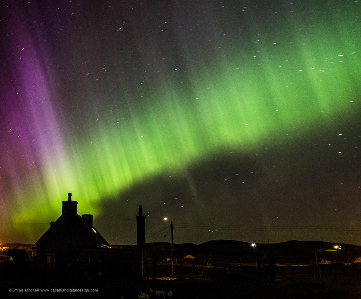 My neighbours house, Isle of Lewis on Thurs night. #NorthernLights #auroraborealis #Scotland