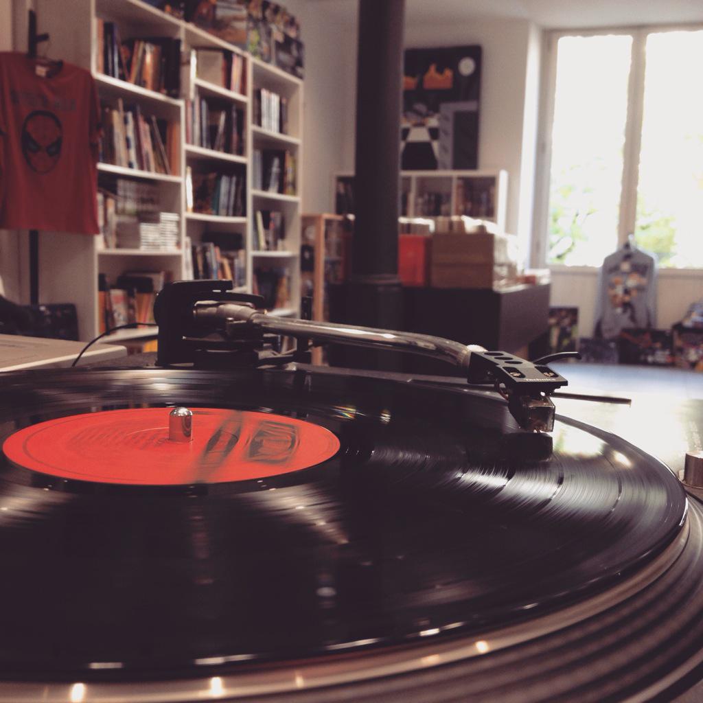 marcotossa's tweet photo. Spinning some wax @MobyDiskRecords for #RecordStoreDay !!! http://t.co/szVx9Yaku0