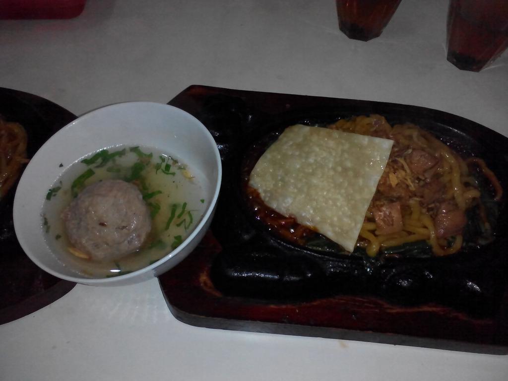 dadan_faqot's tweet photo. @Kuliner_Bandung jangan pernah lewatin mampir at mie ayam baso Raja Berkah Lembang harga terjangkau rasa ajibbb pisan http://t.co/m9aDB7Itdj