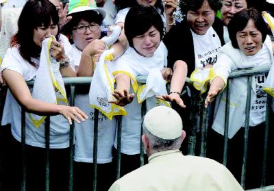 거칠다구요? 이들이 언제 들어주려는 사람 향해 고함 한 번 지르던가요.