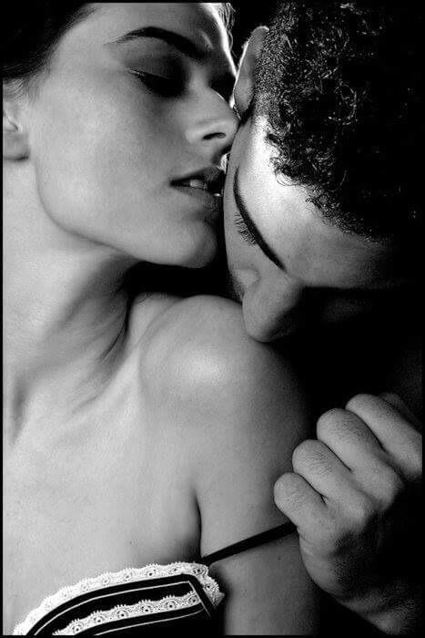 Красивый поцелуй. Ласкание девочки. Страстные парочки. Страстный поцелуй с языком. Поцелуй с язычком.