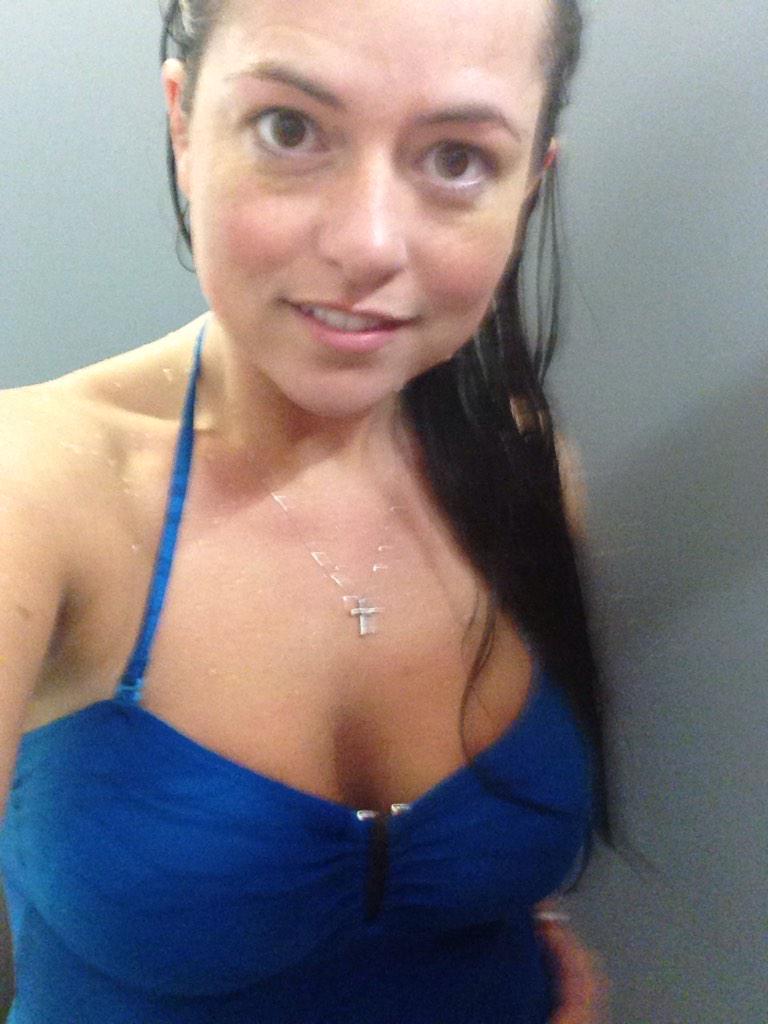 Just had an amazing swim. Always feel really refreshed afterwards! How's  your Saturday? KD, image size:768x1024