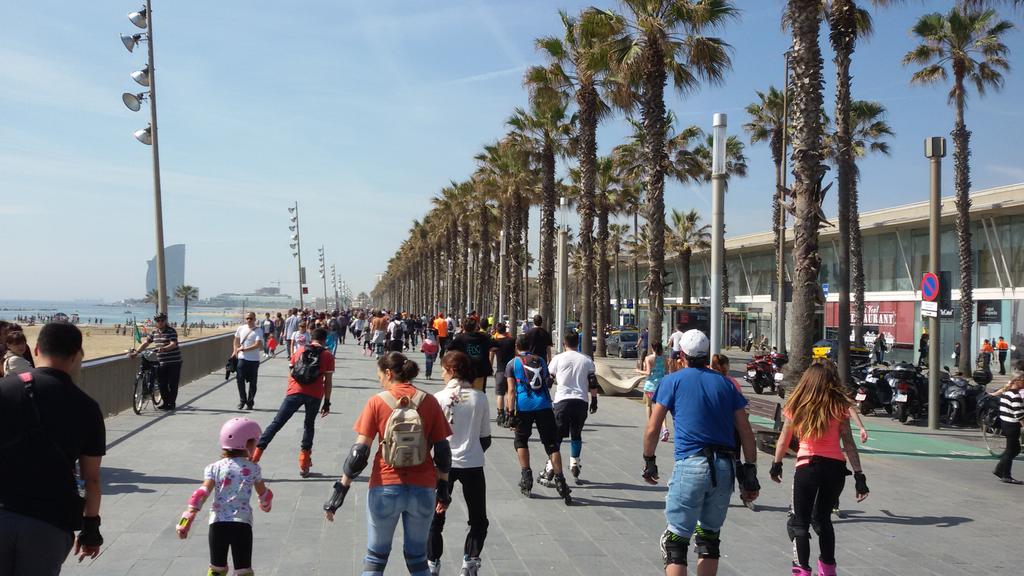 PatinarZaragoza's tweet photo. Gracias a @Roex_bcn por una mañana fantástica!! #Barcelona #PZrules http://t.co/WfZh1Uhpoh