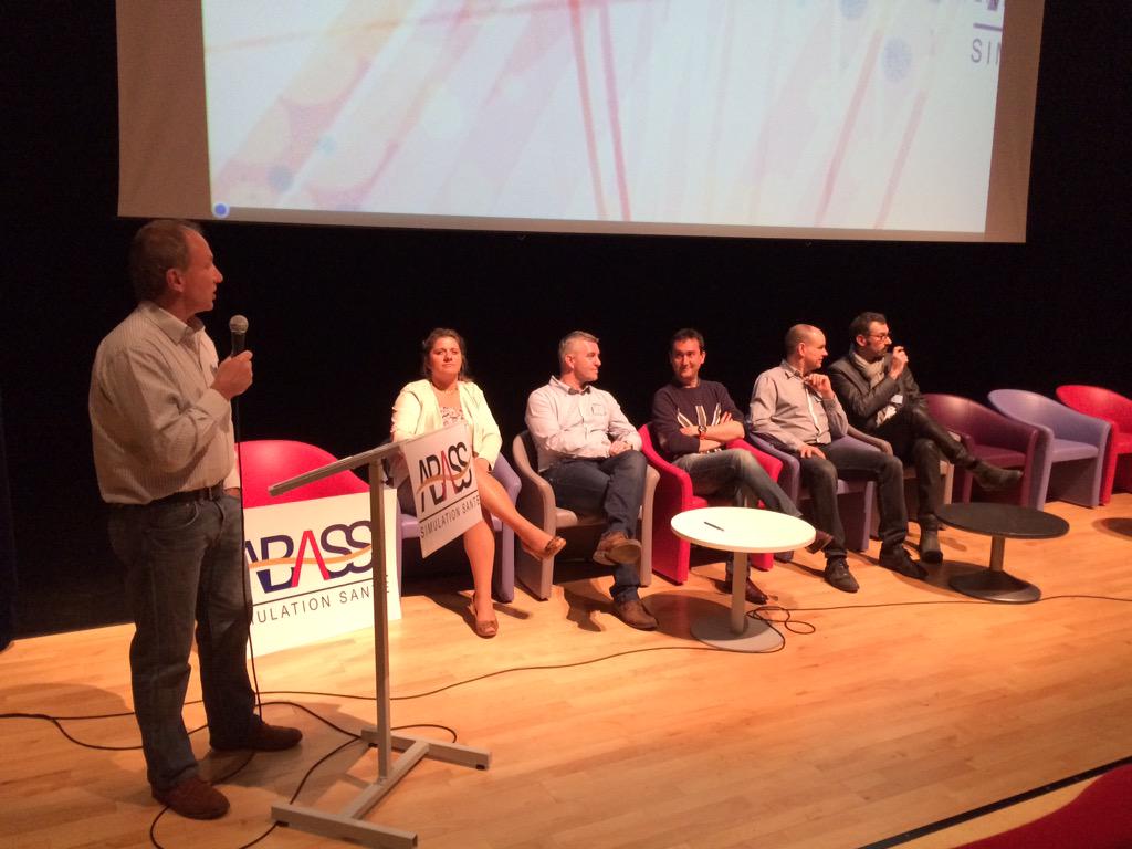 GwendolyneLMF's tweet photo. La belle équipe de l'ABASS ... #simulationsante #abass http://t.co/w463LtgbCp