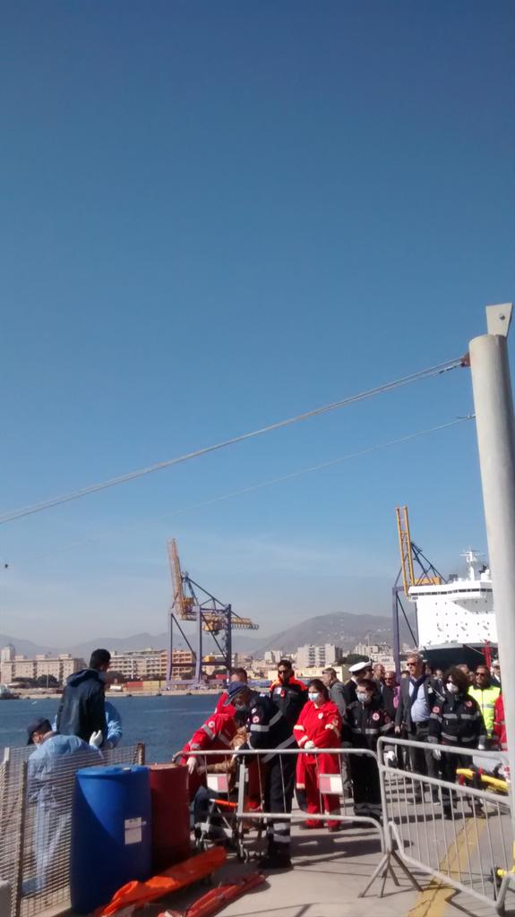 SarahI_Tyler's tweet image. Tired, exhausted some of these #migrants are too weak to walk unaided #whyagain #RestartTheRescue