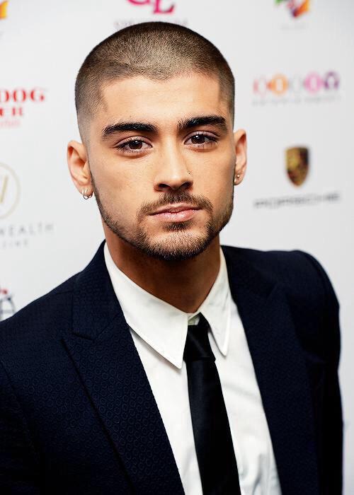 windiirahma's tweet photo. "@tropicaltxmmo: "zayn's still killing the hair game and he doesn't even have any hair" http://t.co/kwq2ZO4GXp"