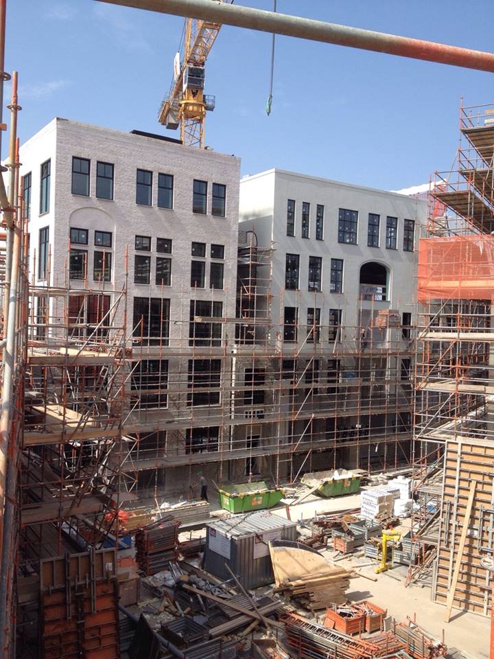 Gebouw <a href="/gemeenteheerlen/">Gemeente Heerlen</a> en <a href="/UWVnl/">UWV</a> gedeeltelijk al uit de steigers! #Maankwartier #Heerlen