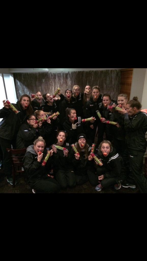 samcharlton13's tweet photo. BIG thanks to @RockitApple for fuelling the @BlackSticks over the last week with their wee 🍎🍏🍎🍏! #onlyrocketwewant http://t.co/wmBOT75wKG