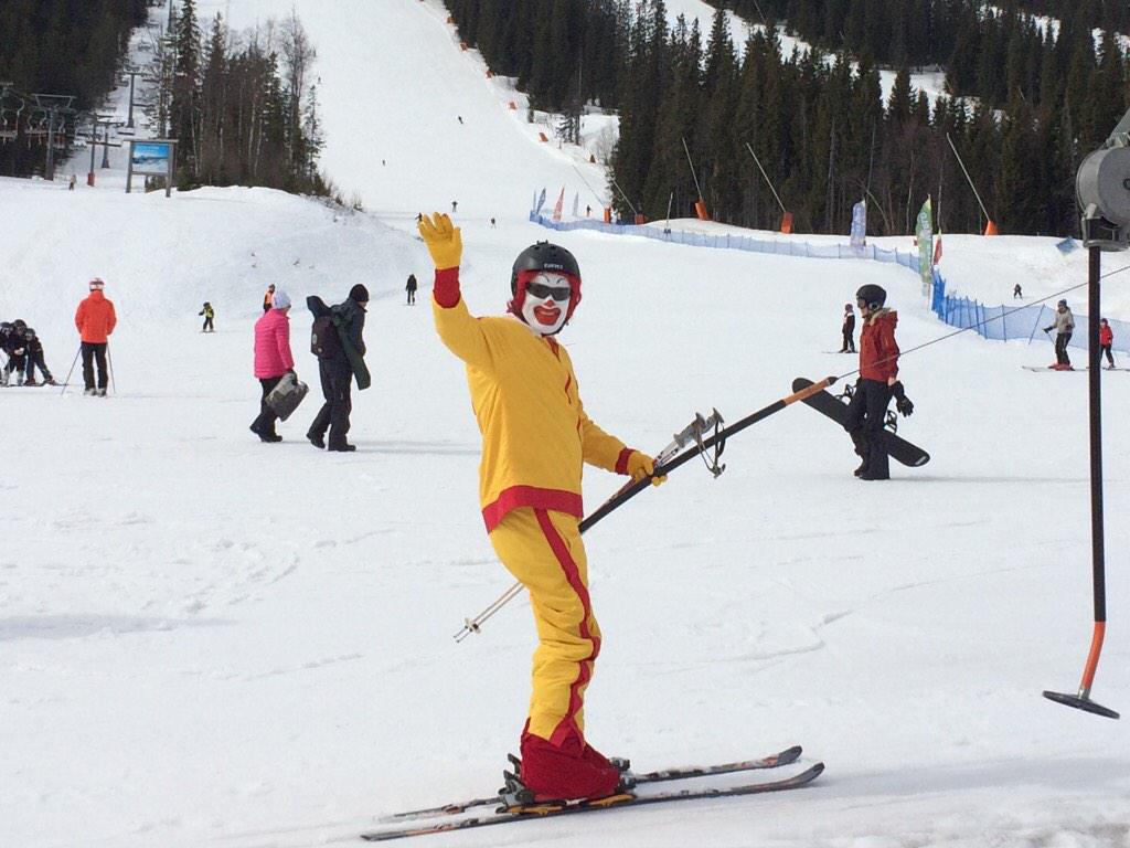 ulliskw's tweet photo. Ronald i liften @mcdse #litevälstoltsponsor #familjehelgisalen http://t.co/YCQd7iFQfo